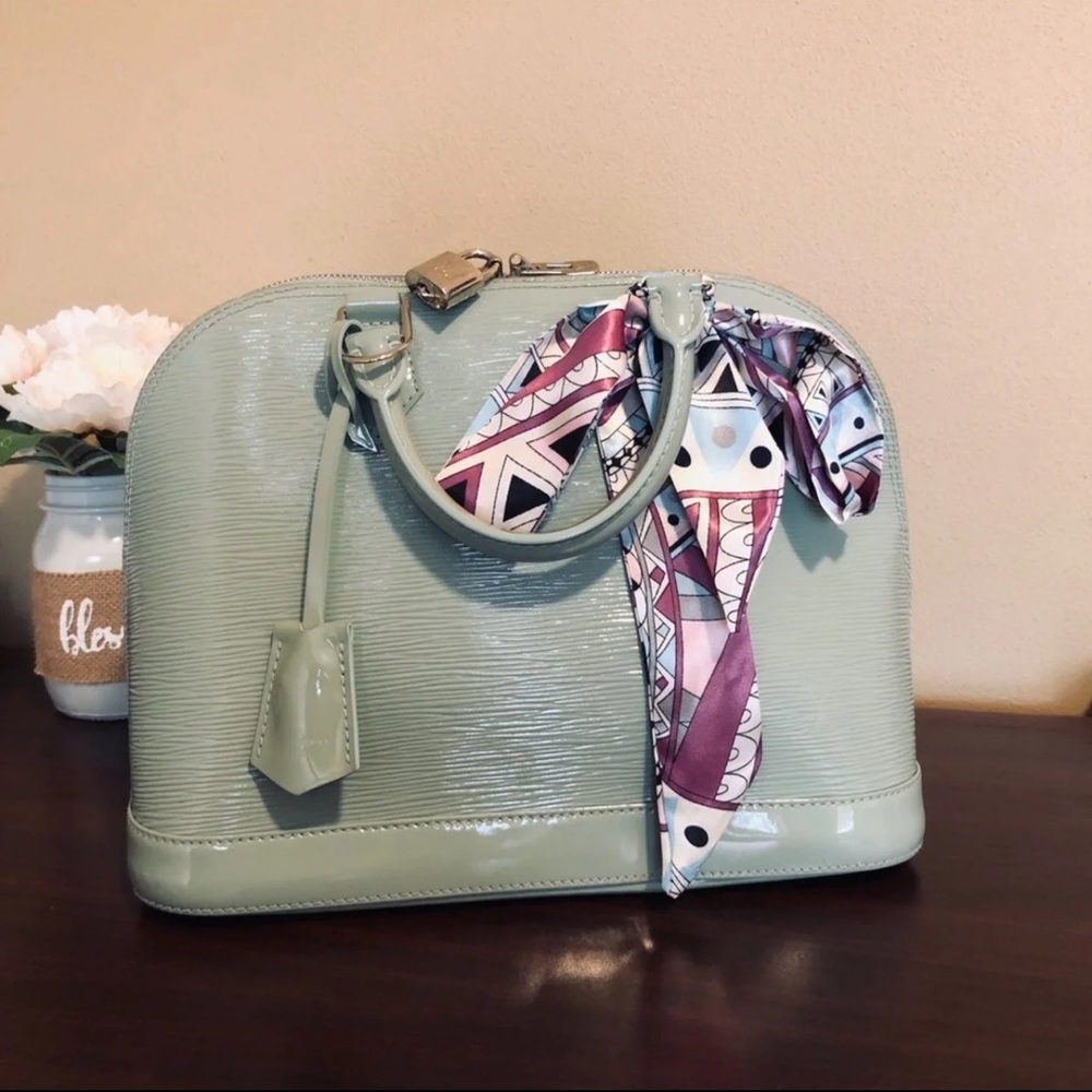 Louis Vuitton Alma - Picture 10 of 16